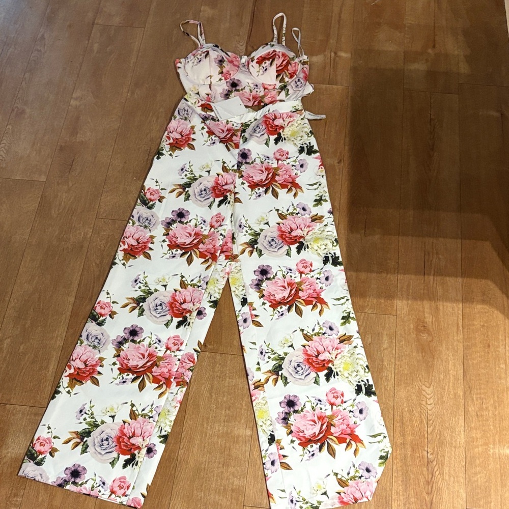 Floral Print top and pant set top size medium pant size small